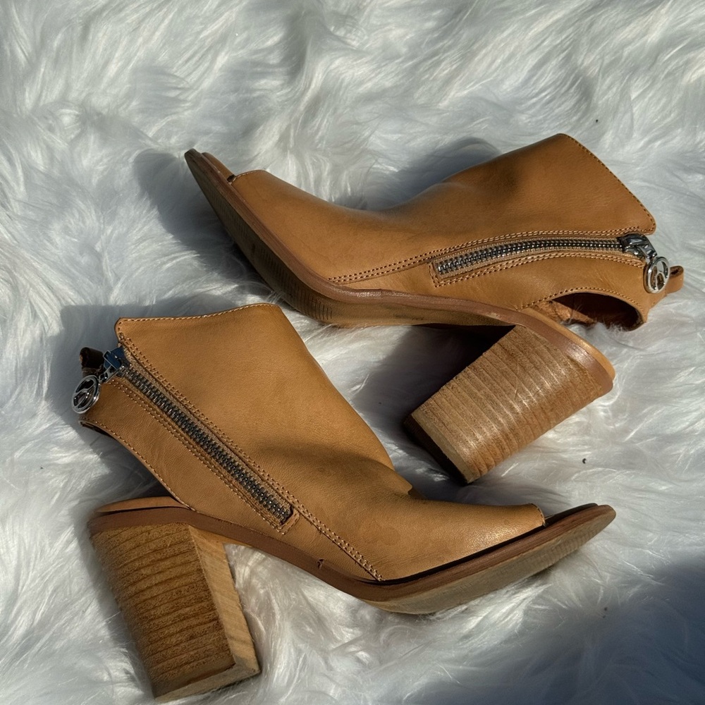 Stylish Tan Leather Ankle Booties with Zipper